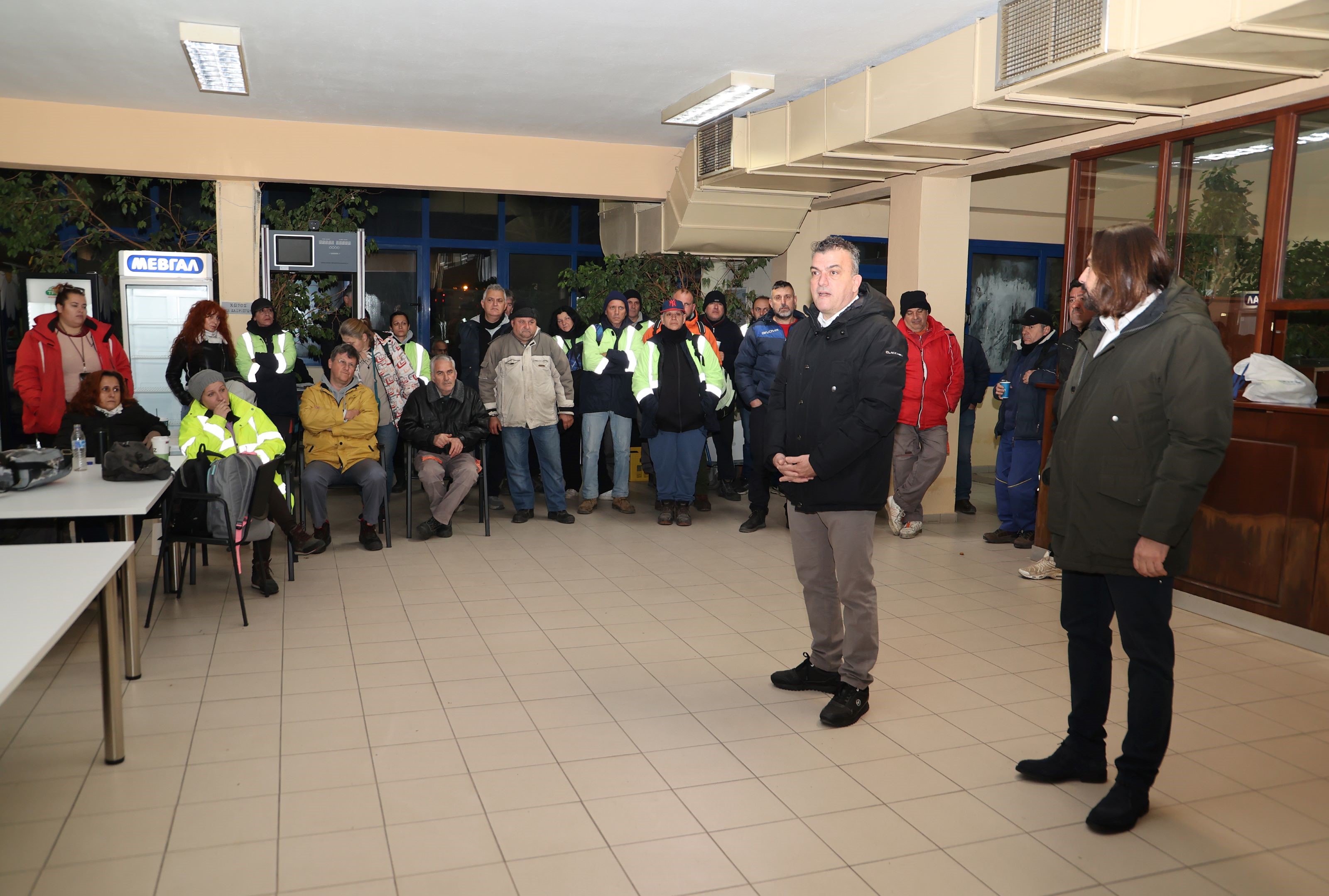 Αιφνιδιαστική επίσκεψη Μαμάκου στο αμαξοστάσιο